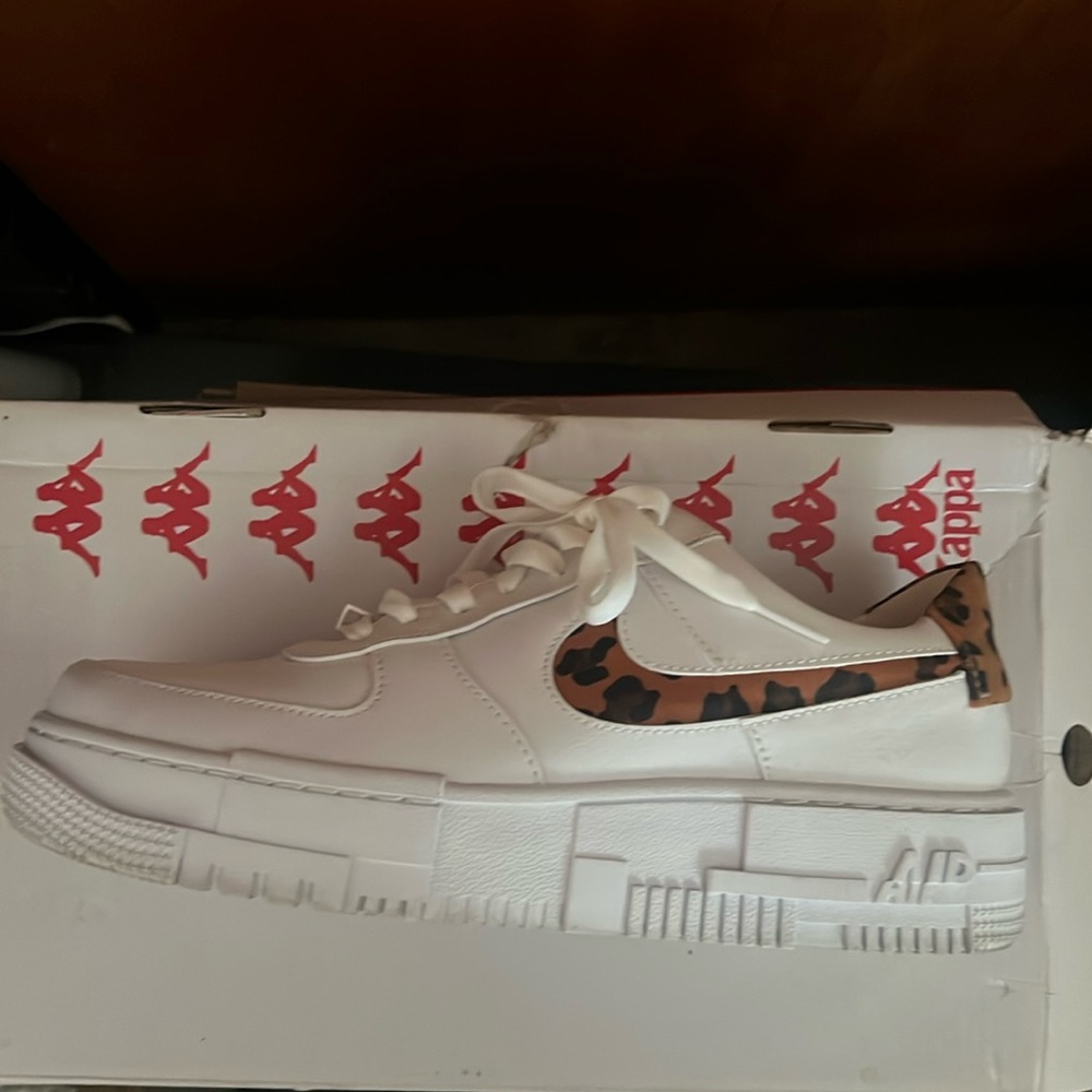 Nike leopard print sneaker